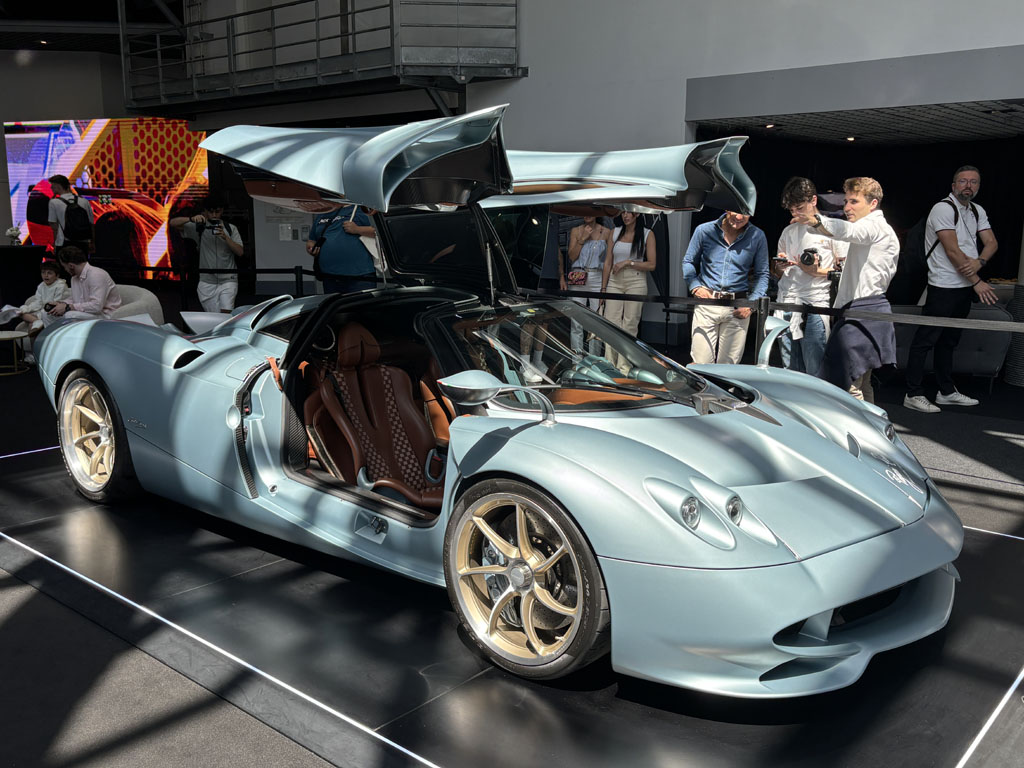 Pagani Huayra Coda Longa