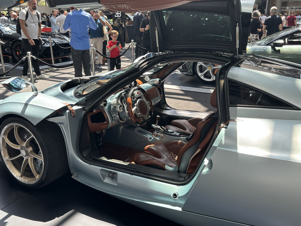 Pagani Huayra Coda Longa