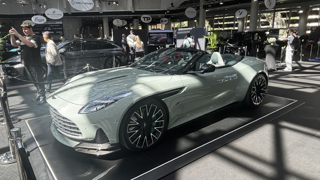 Aston Martin DB12S